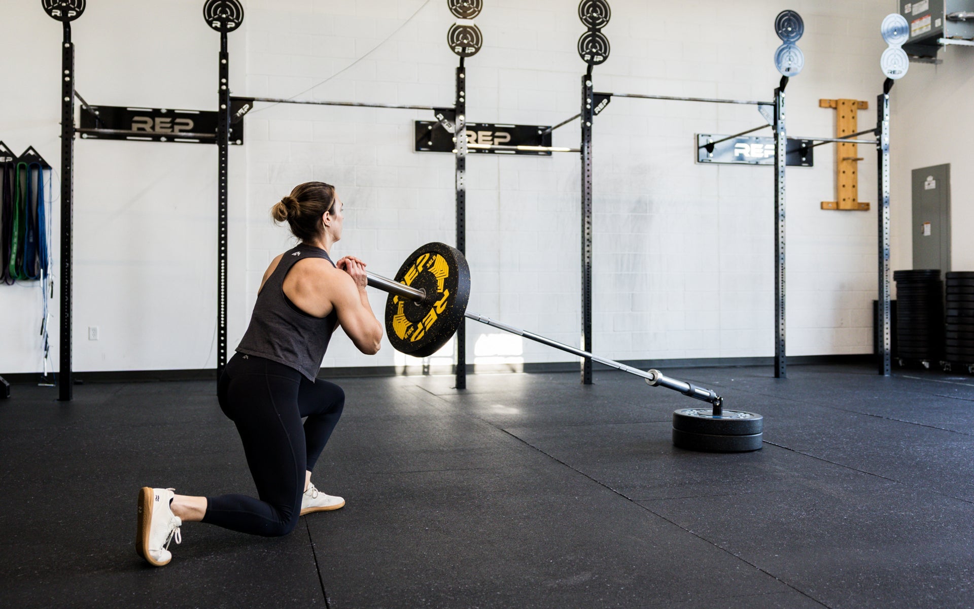 An athlete performing lunges with the Free Standing REP® x Kleva Built® Adroit Landmine